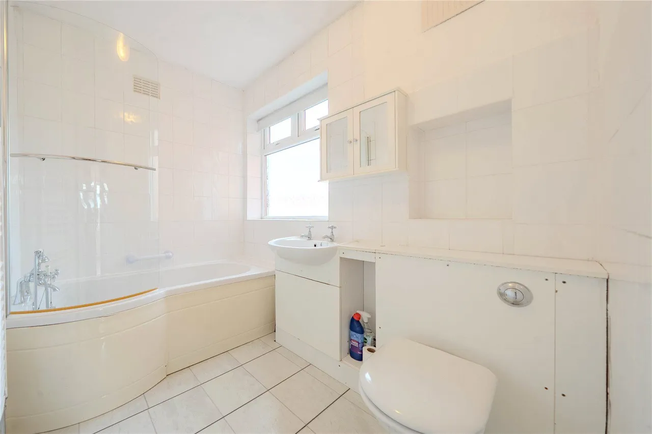 Merton Gardens, Farsley, LS28, photo 14