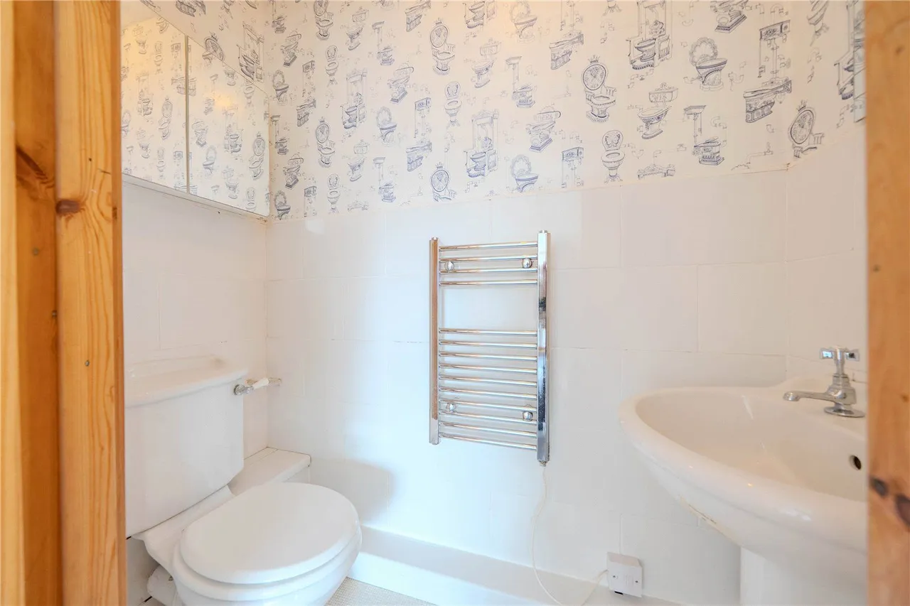 Merton Gardens, Farsley, LS28, photo 13
