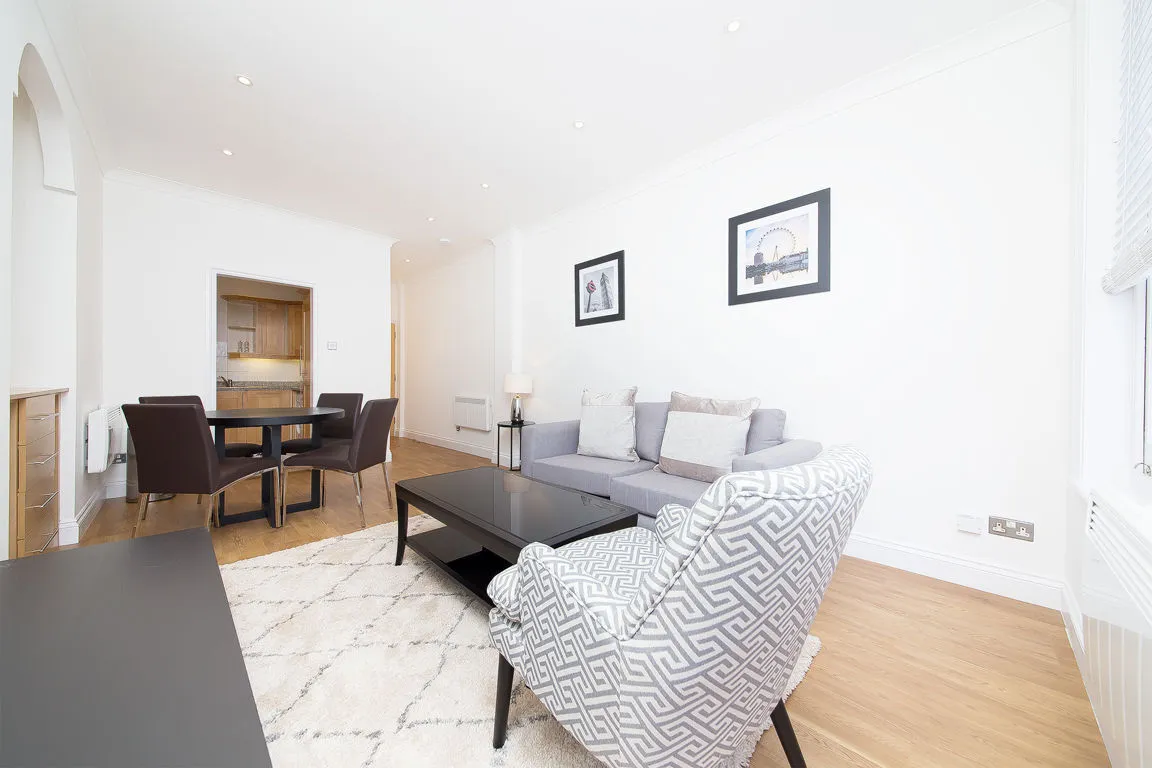 Hanson Street, London, photo 2