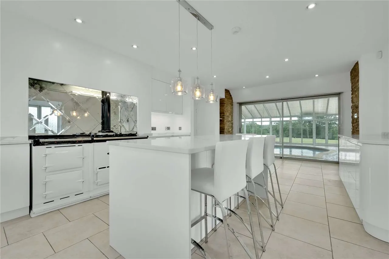 Monks Walk, Farnham, Surrey, GU9 8HT, photo 3