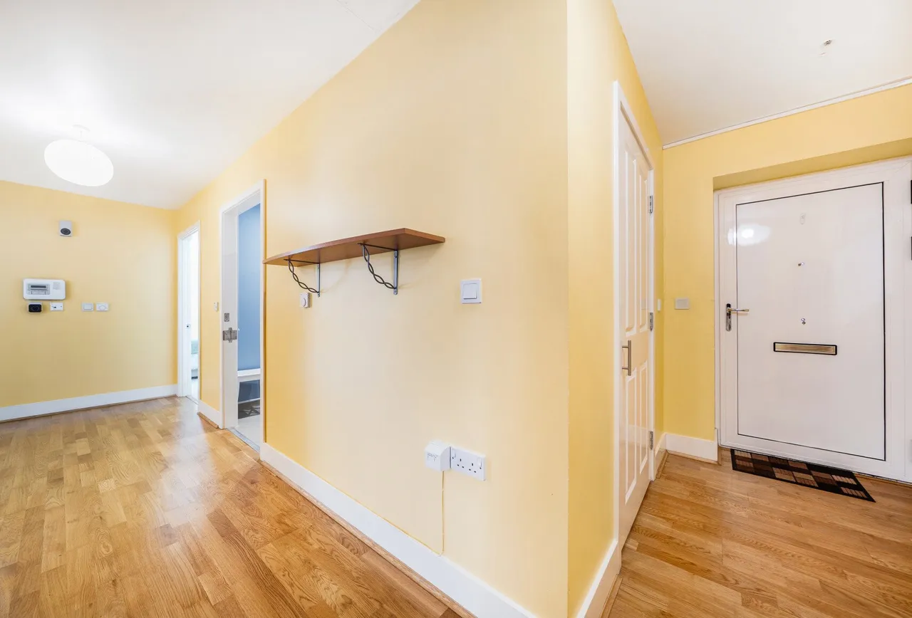 Squirrels Heath Lane, Gidea Park, RM2 6EW, photo 14