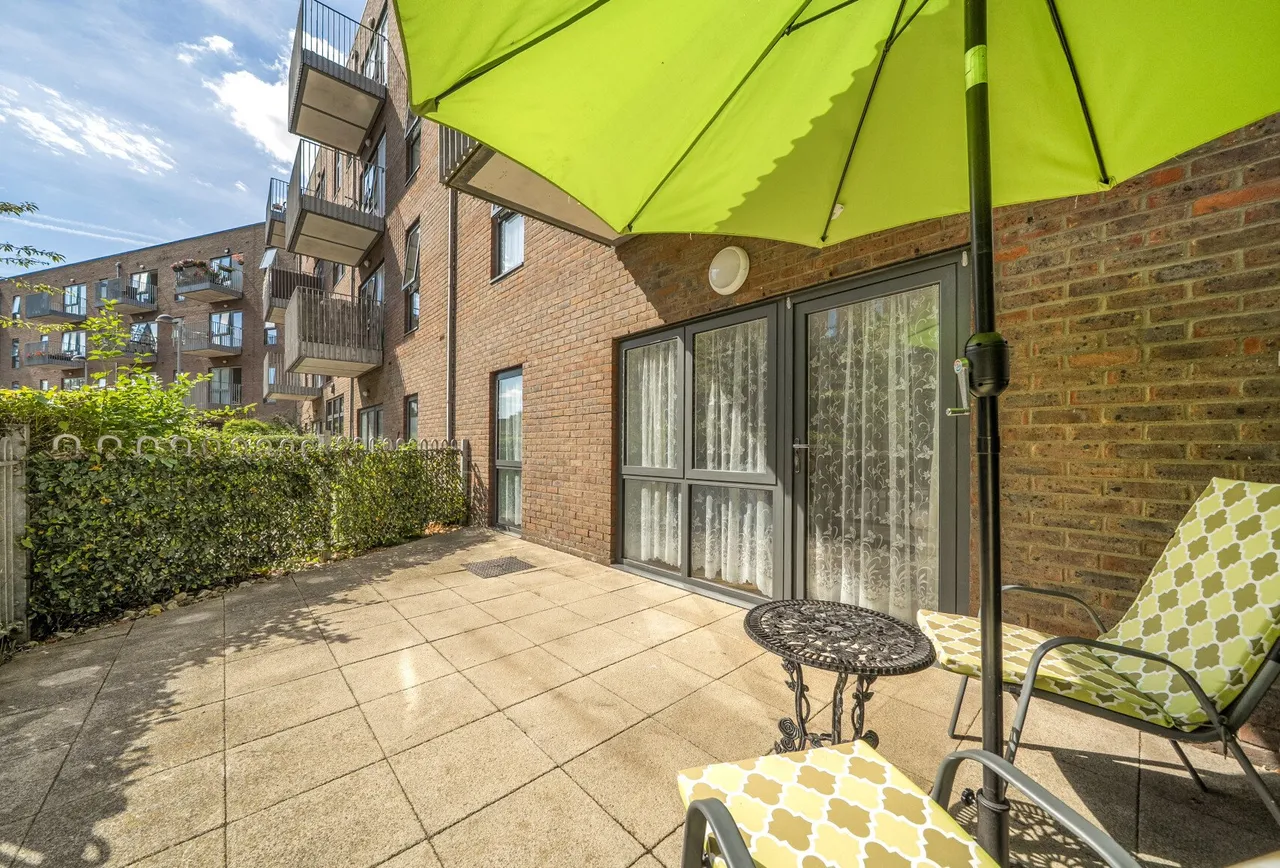 Squirrels Heath Lane, Gidea Park, RM2 6EW, photo 9