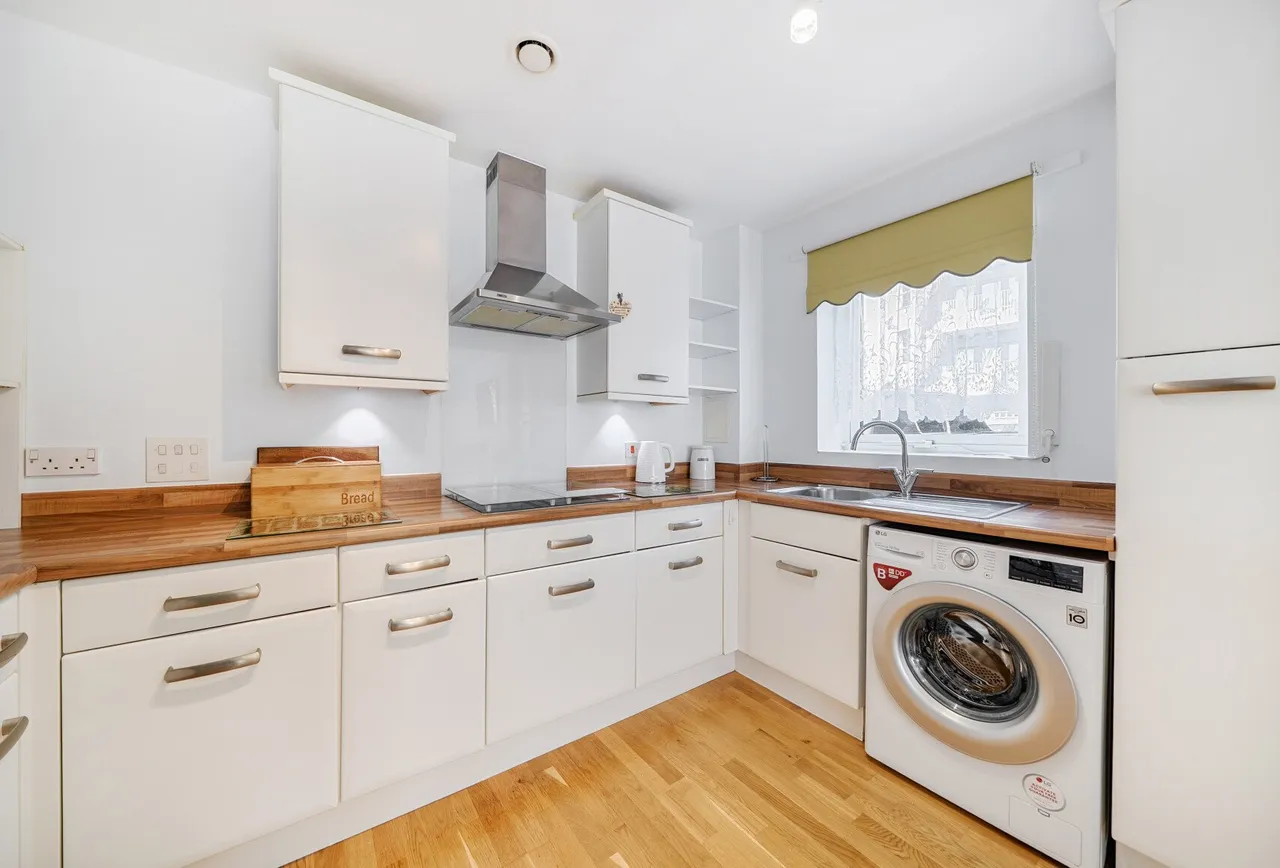 Squirrels Heath Lane, Gidea Park, RM2 6EW, photo 11