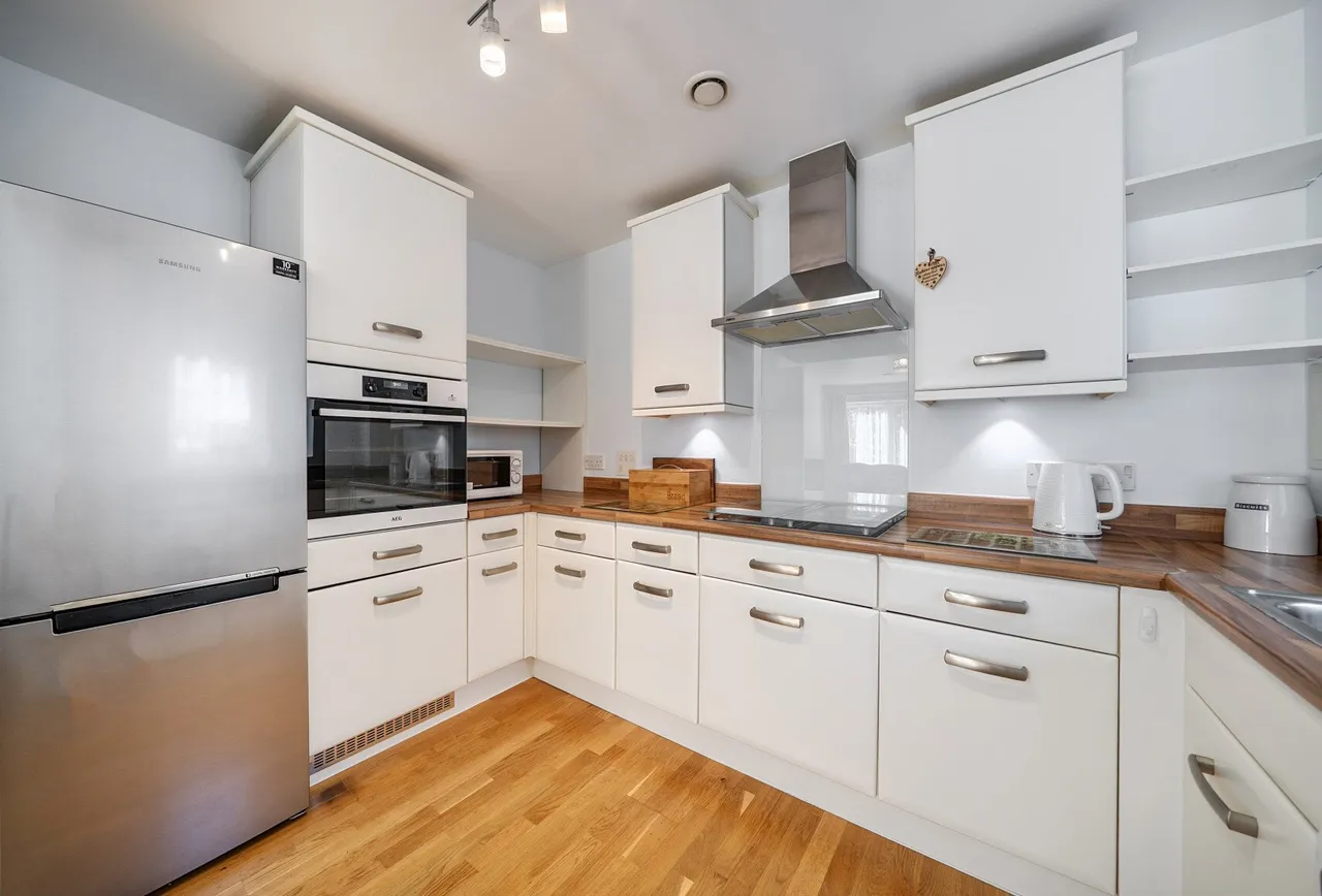 Squirrels Heath Lane, Gidea Park, RM2 6EW, photo 10