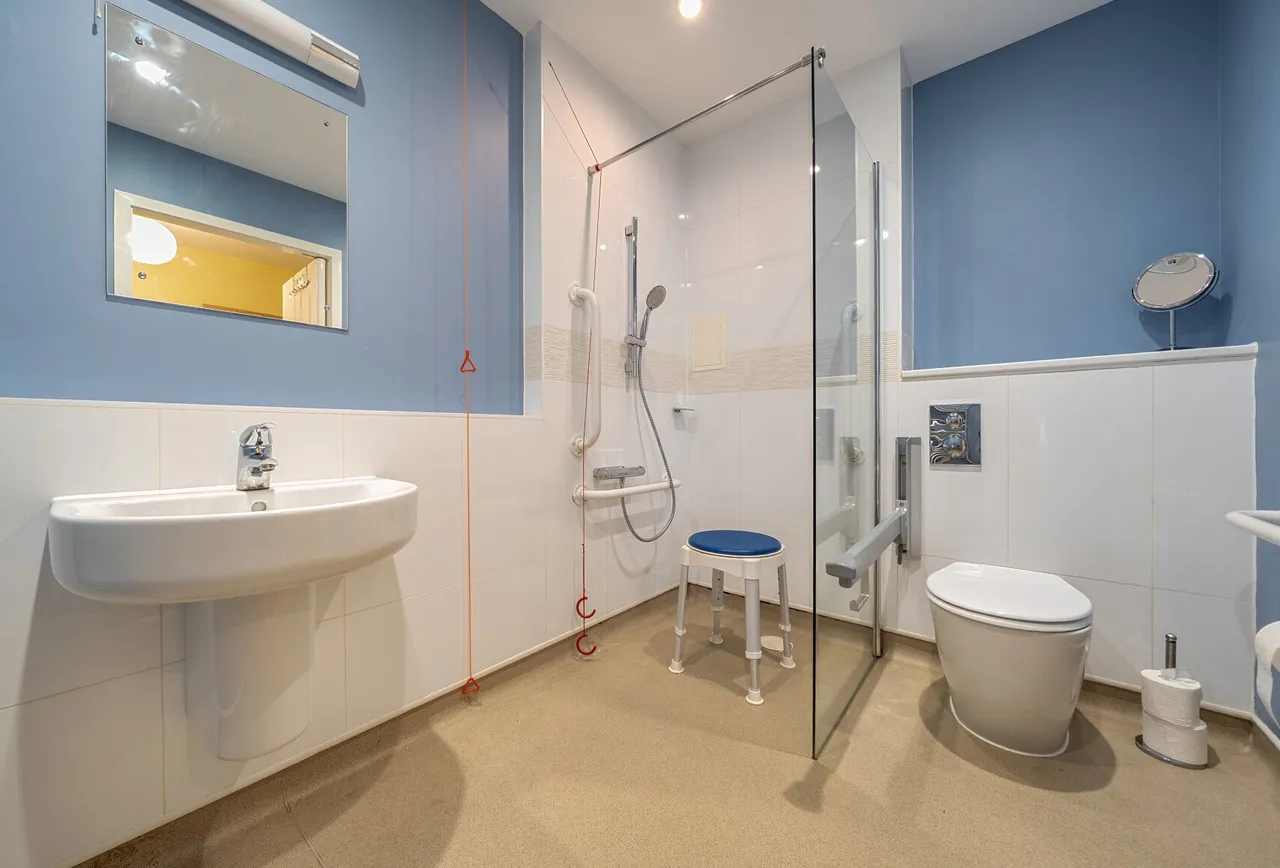 Squirrels Heath Lane, Gidea Park, RM2 6EW, photo 8