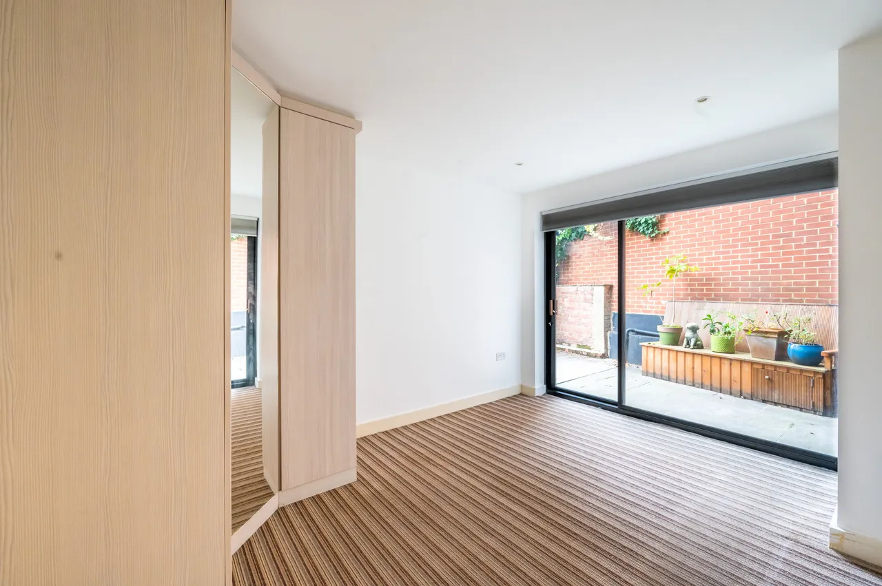 Flat 2, 559 Wandsworth Road, London, photo 2