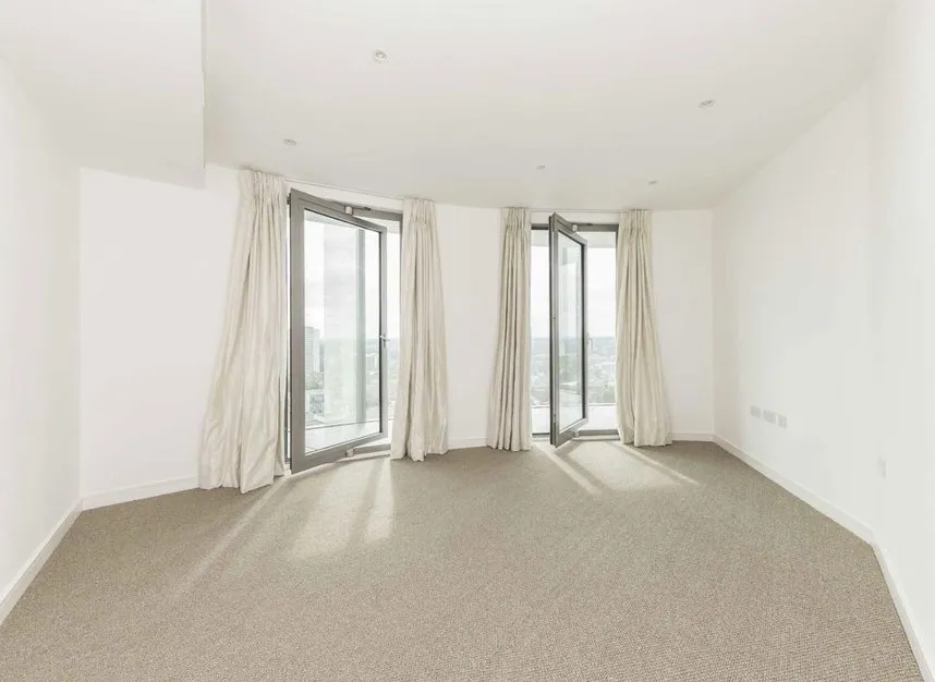 Ealing Road, Brentford, TW8, photo 6