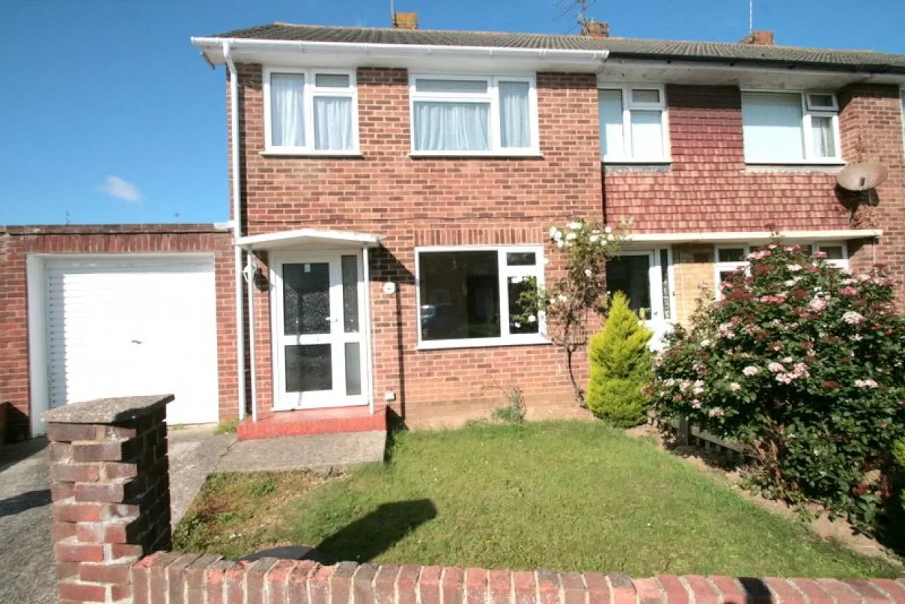 4 bed property to rent, Wick, Littlehampton, BN17