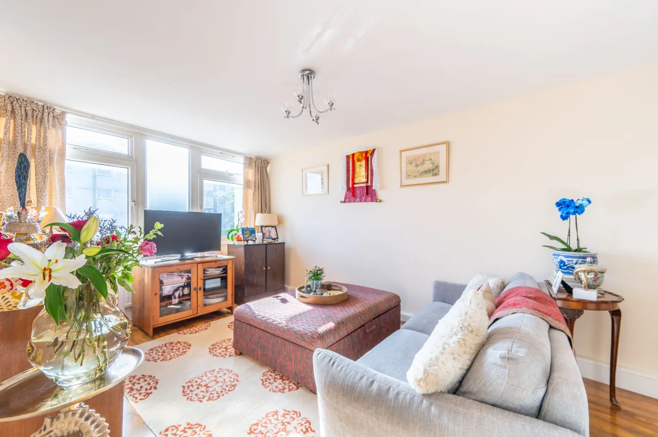2 bed flat for sale — 10 Banting House, Ainsworth Close, London