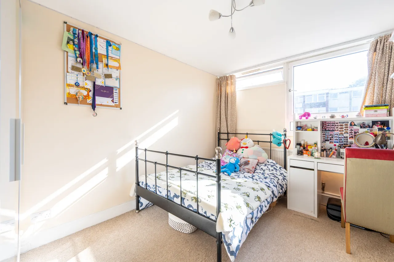 10 Banting House, Ainsworth Close, London, photo 9