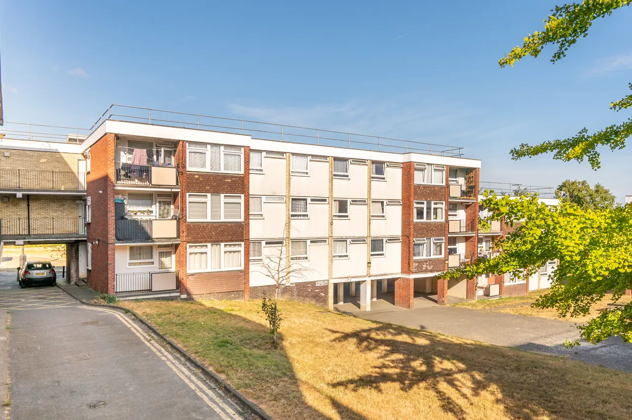 10 Banting House, Ainsworth Close, London, photo 11