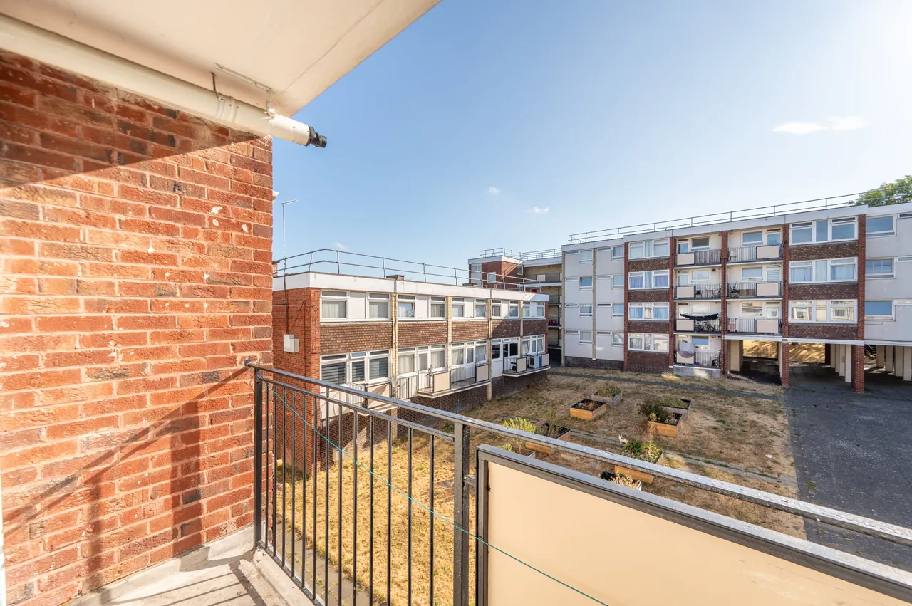 10 Banting House, Ainsworth Close, London, photo 8