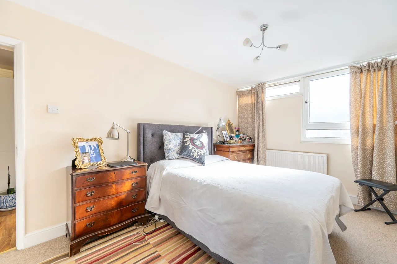 10 Banting House, Ainsworth Close, London, photo 10