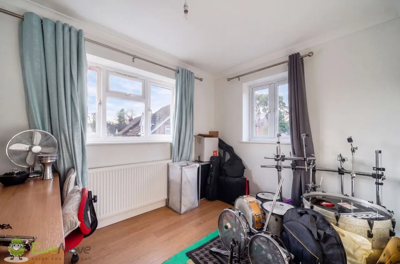 Sarisbury Close, Tadley, RG26, photo 16