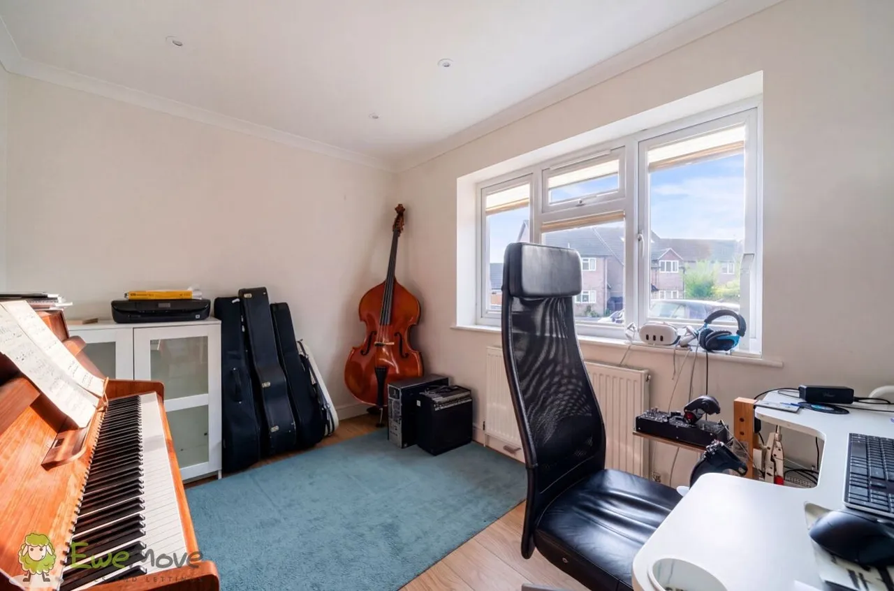 Sarisbury Close, Tadley, RG26, photo 10
