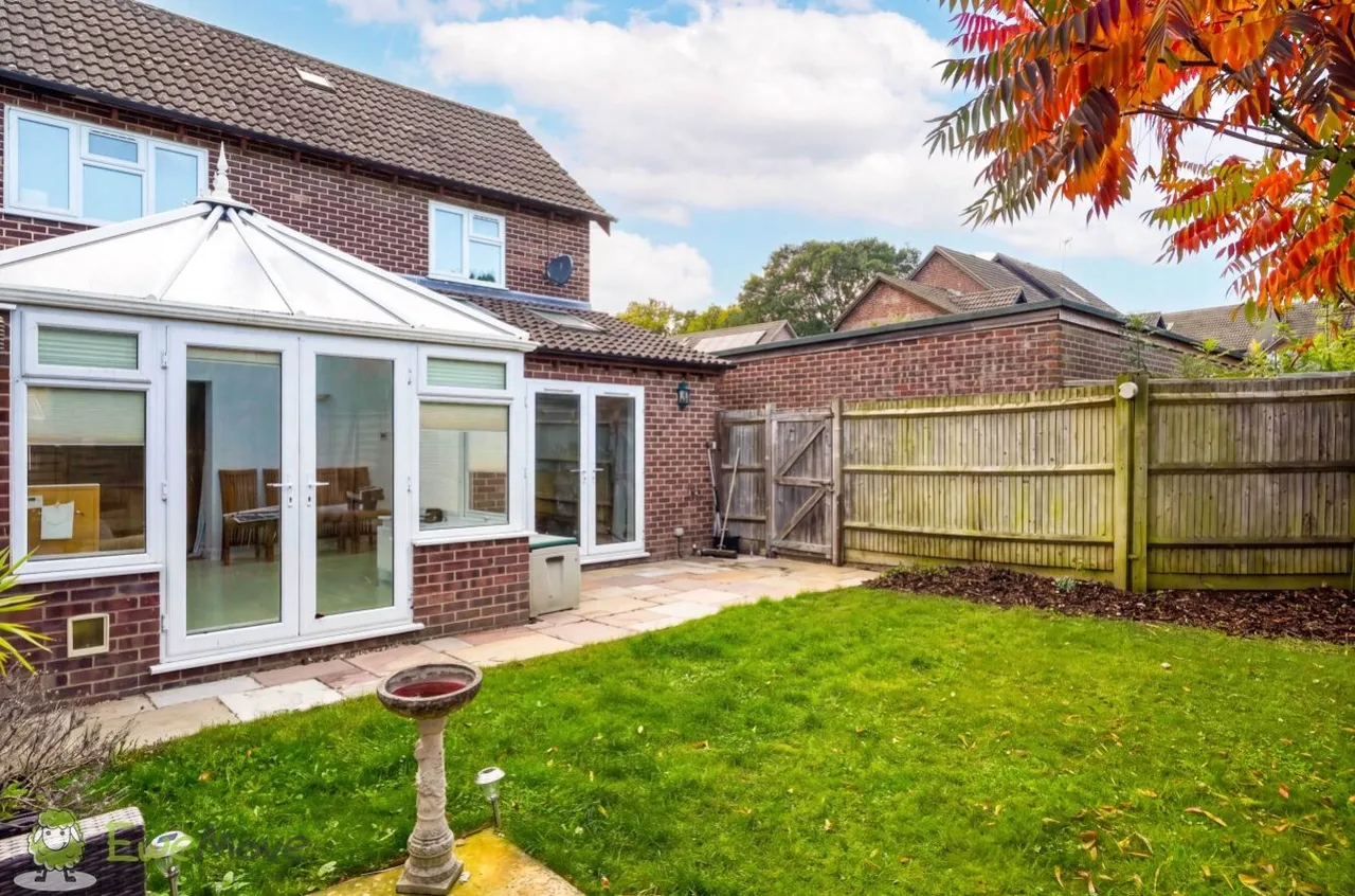 Sarisbury Close, Tadley, RG26, photo 17