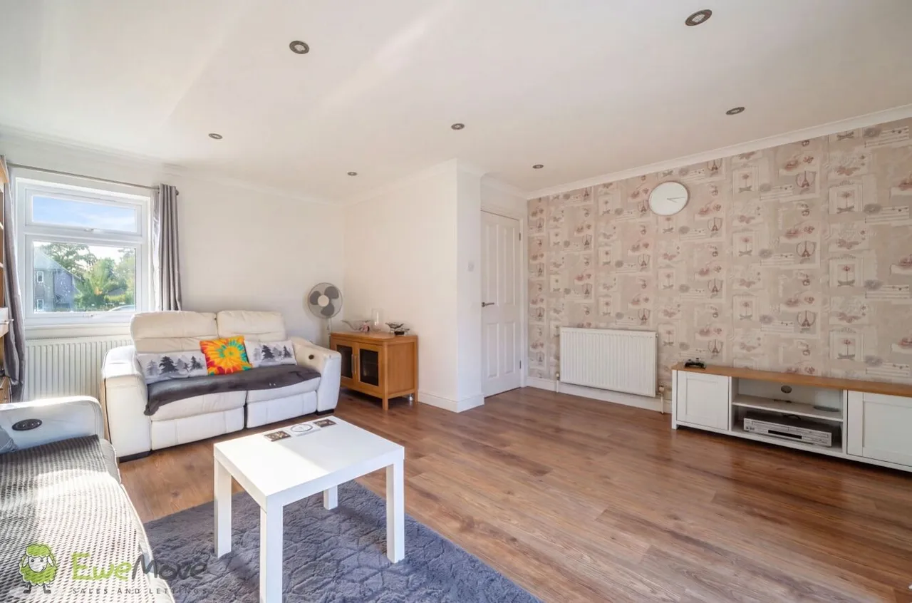 Sarisbury Close, Tadley, RG26, photo 9