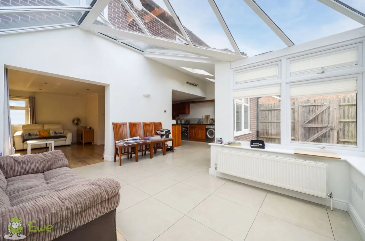 Sarisbury Close, Tadley, RG26, photo 6