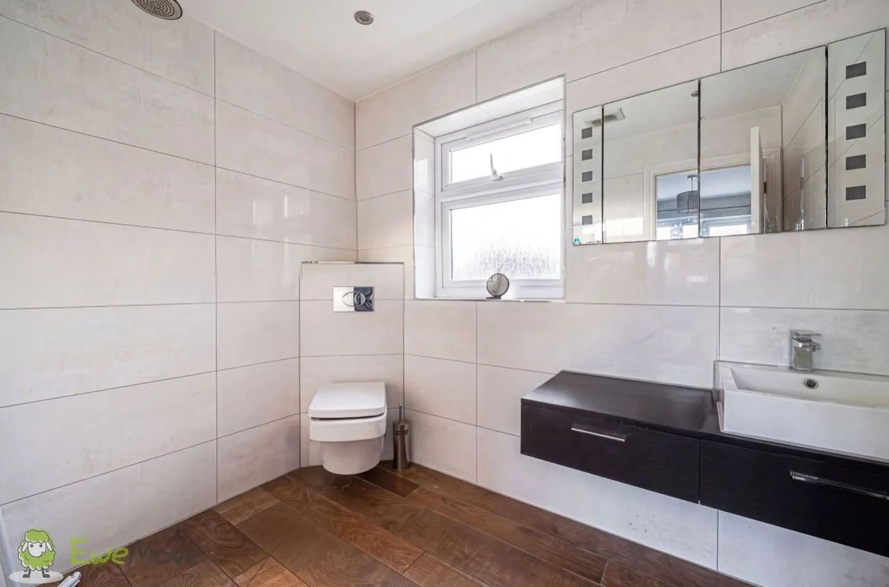 Sarisbury Close, Tadley, RG26, photo 13