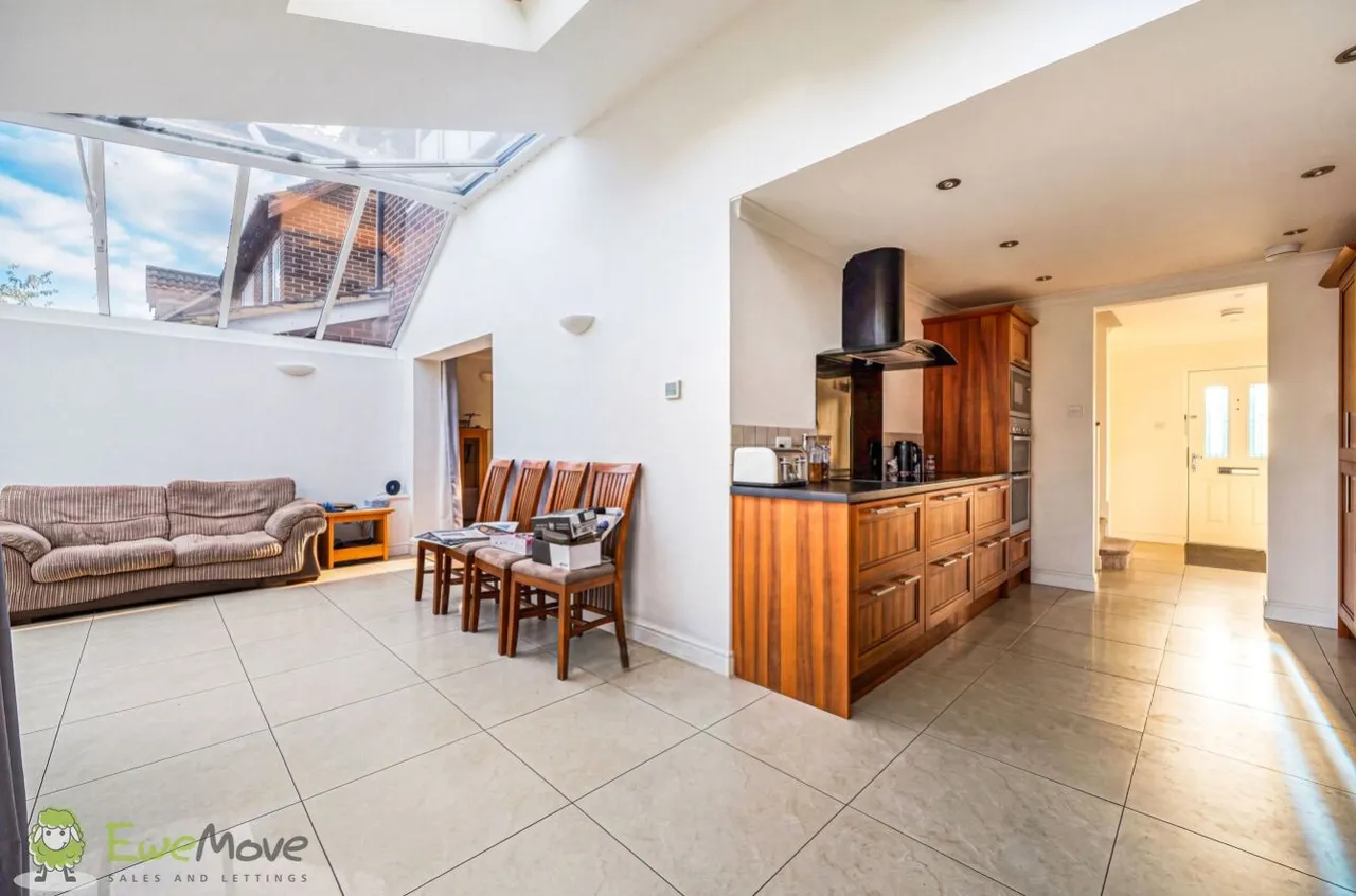 Sarisbury Close, Tadley, RG26, photo 5