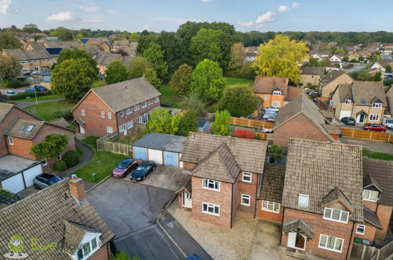 Sarisbury Close, Tadley, RG26, photo 24