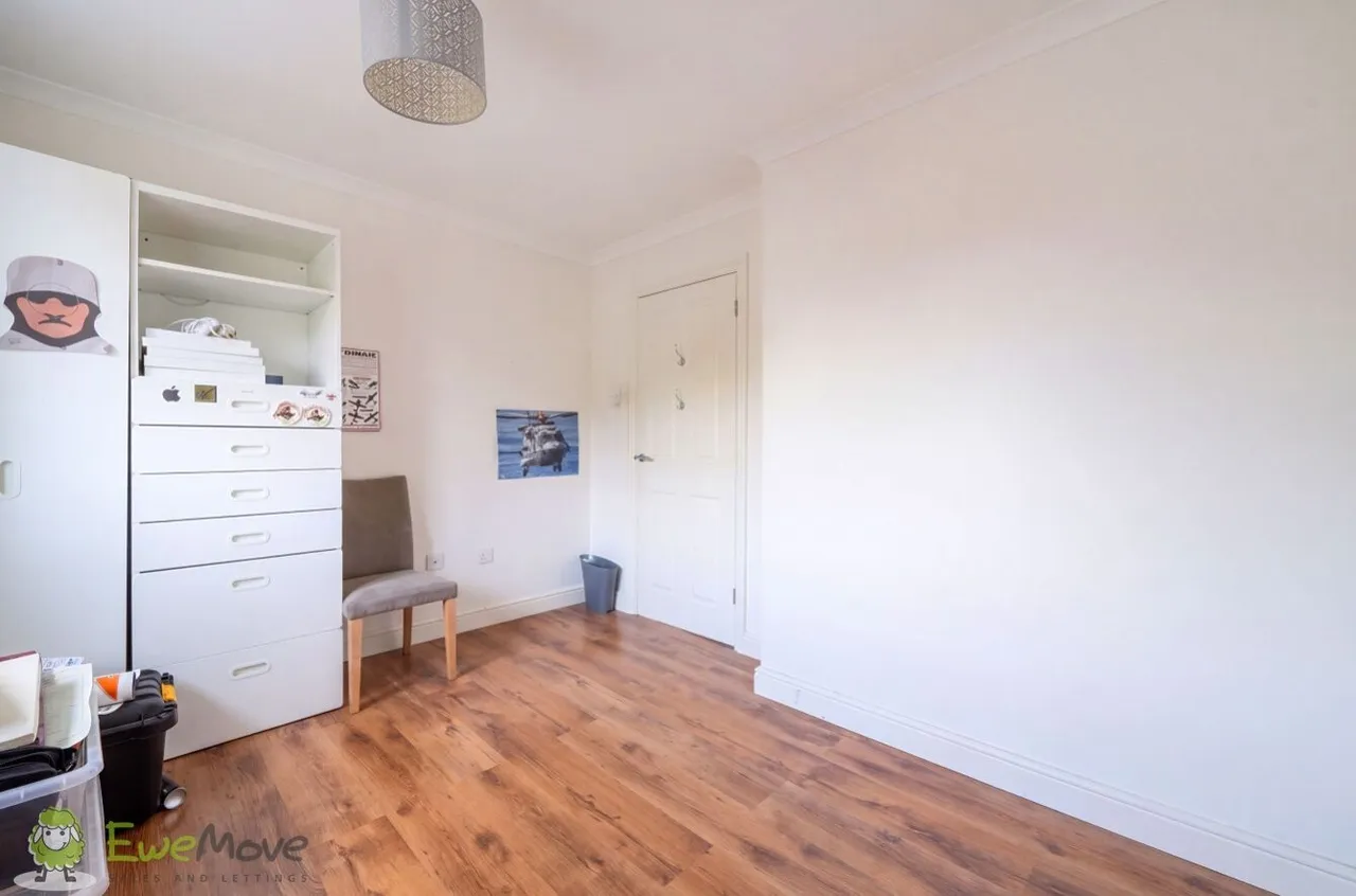 Sarisbury Close, Tadley, RG26, photo 15