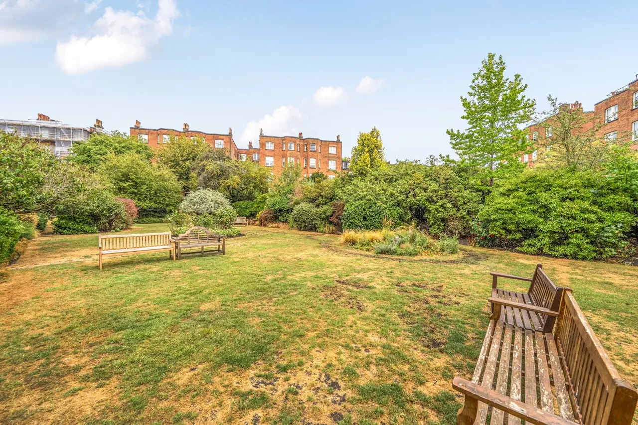 Finchley Road, West Hampstead, NW3, photo 12