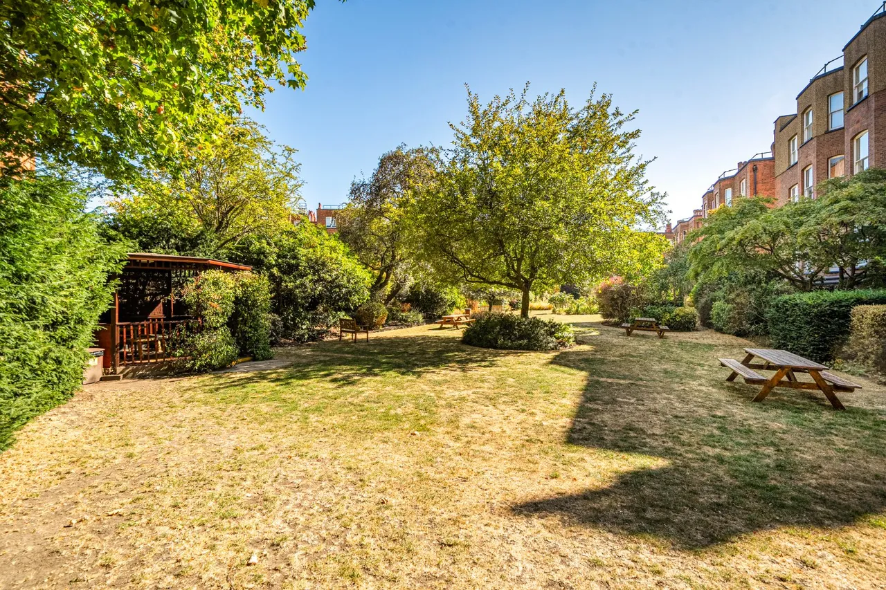 Finchley Road, West Hampstead, NW3, photo 14