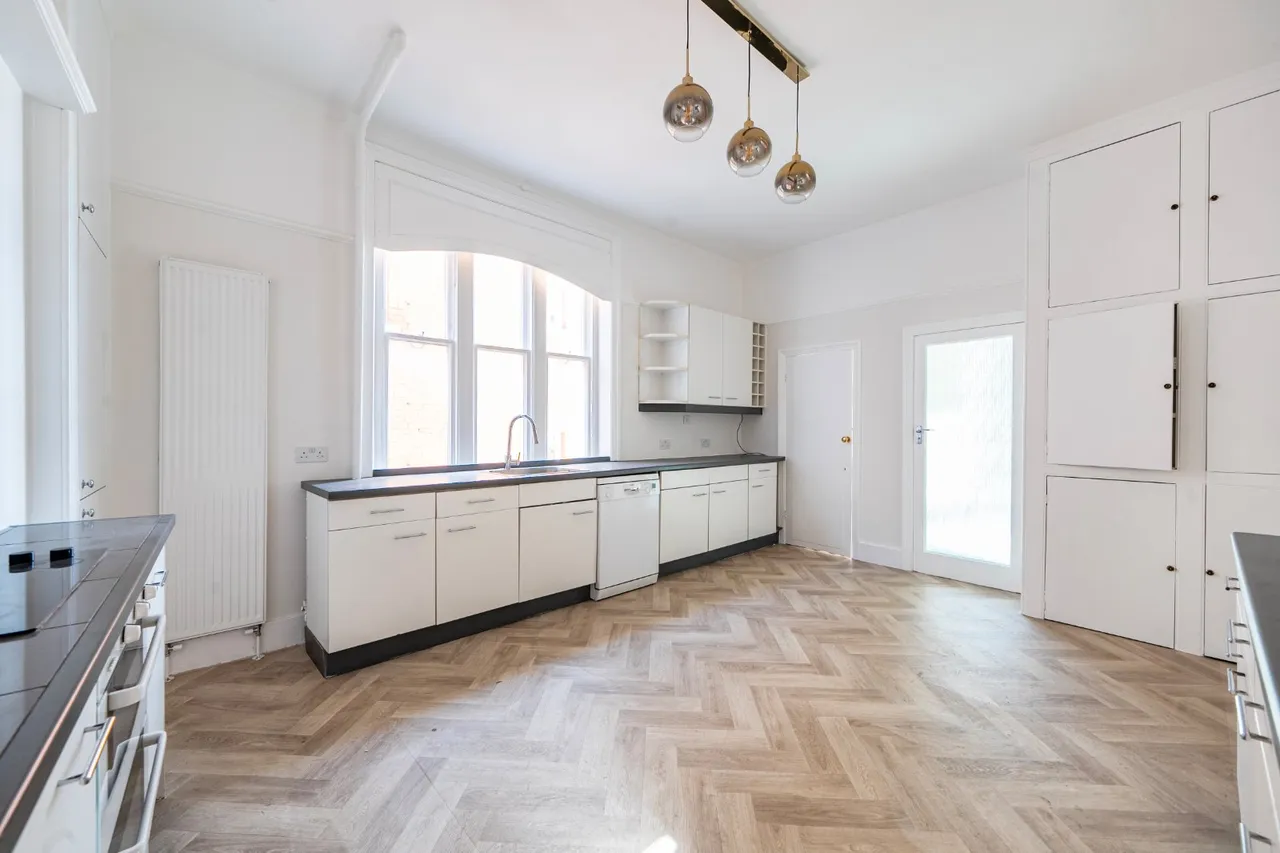 Finchley Road, West Hampstead, NW3, photo 3
