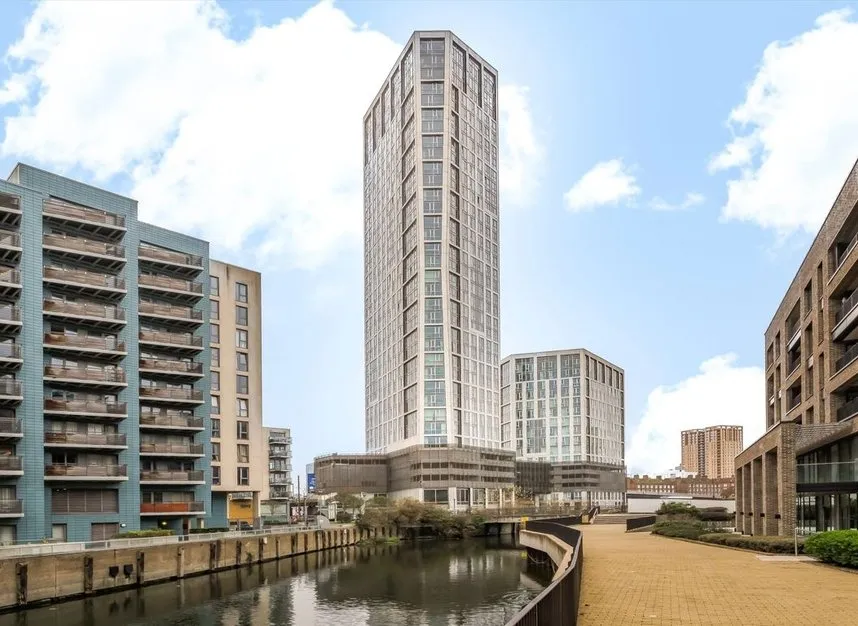 2 bed flat to rent, Sky View Tower, Stratford, E15