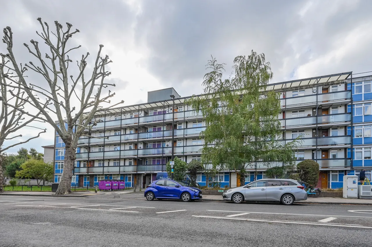 2 bed flat for sale, London, E14