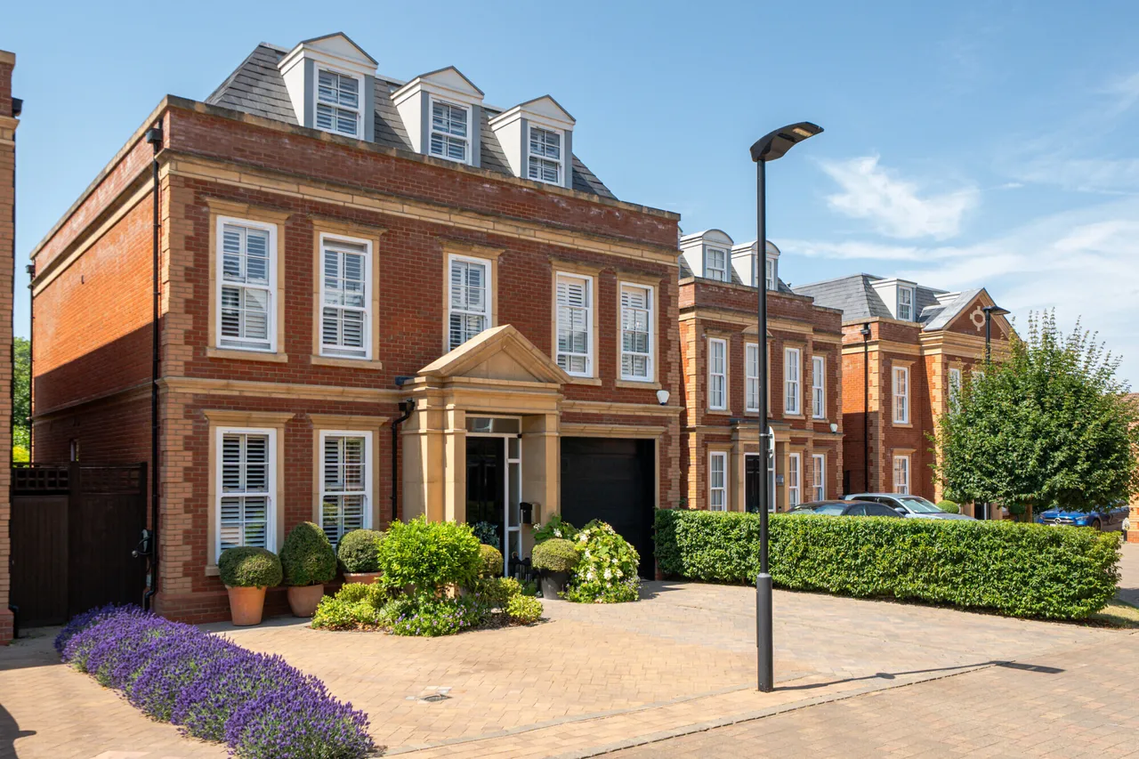 5 bed house for sale — Pine Lodge Way, Epsom, KT19