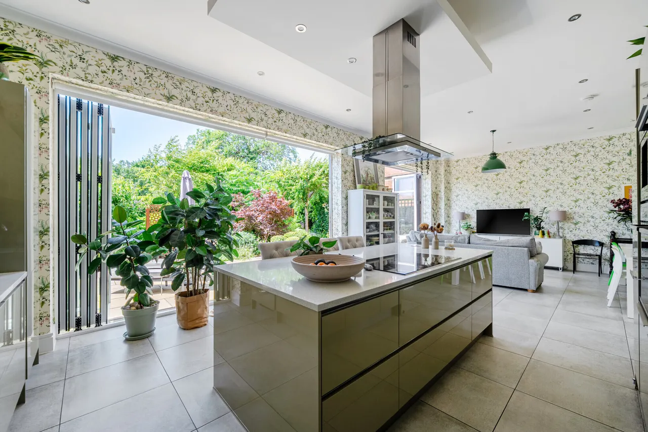 Pine Lodge Way, Epsom, KT19, photo 7