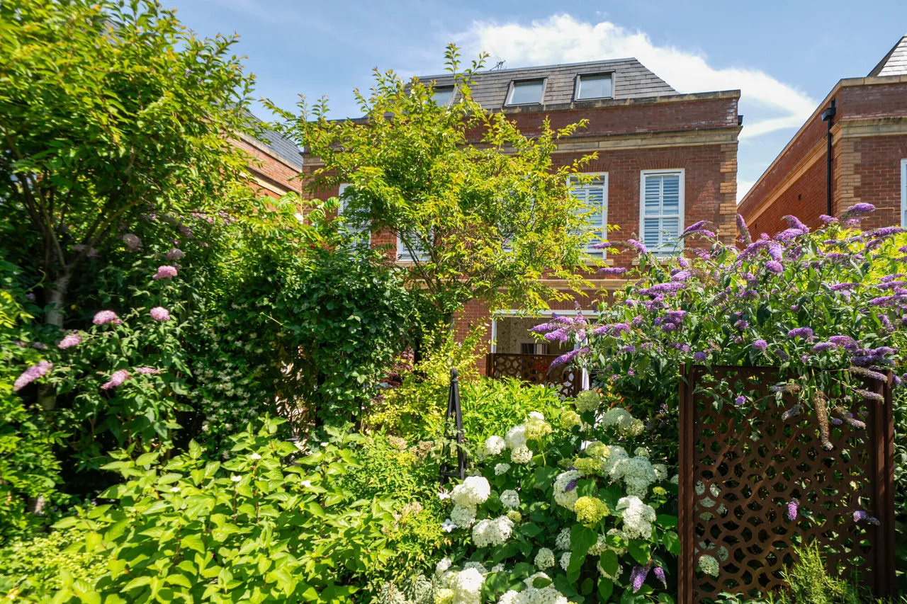 Pine Lodge Way, Epsom, KT19, photo 6