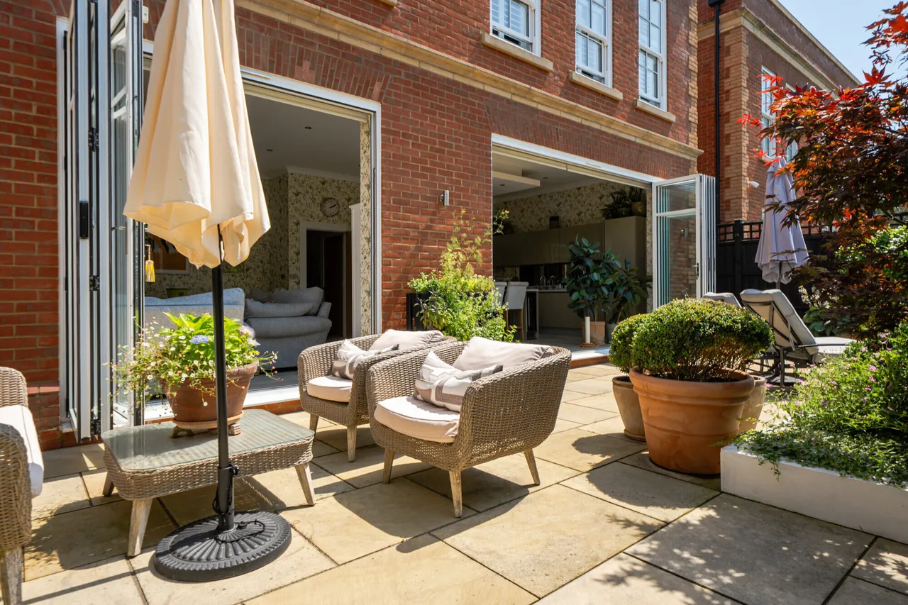 Pine Lodge Way, Epsom, KT19, photo 11