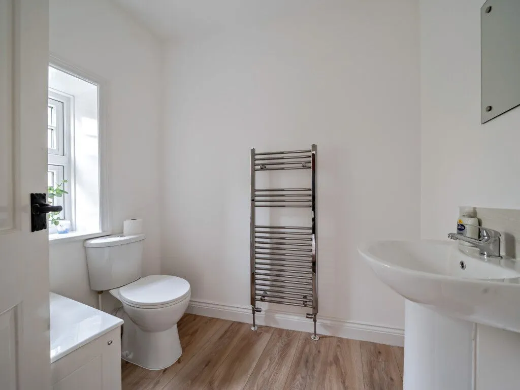 Barnsley Road, Newmillerdam, WF2, photo 15