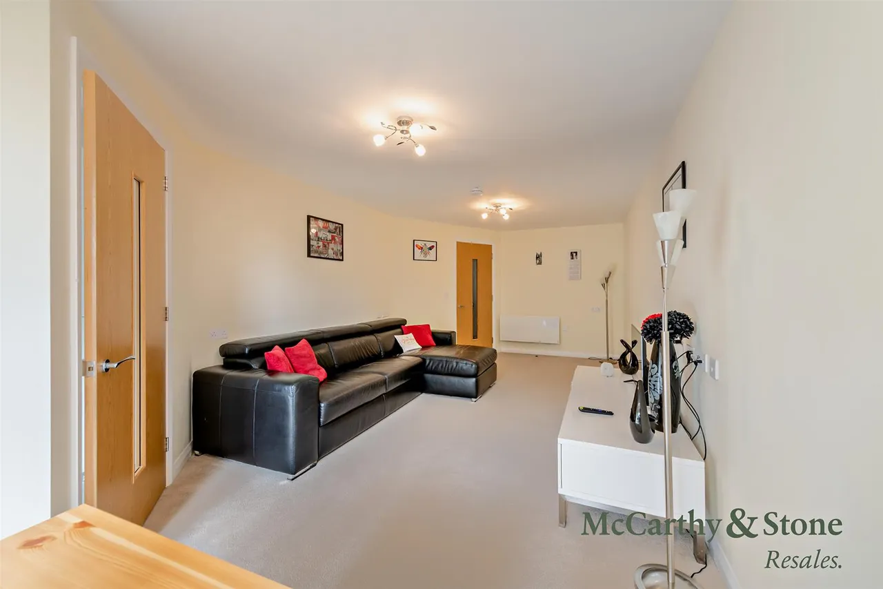 Burlington Gardens, Leyland, PR25, photo 3