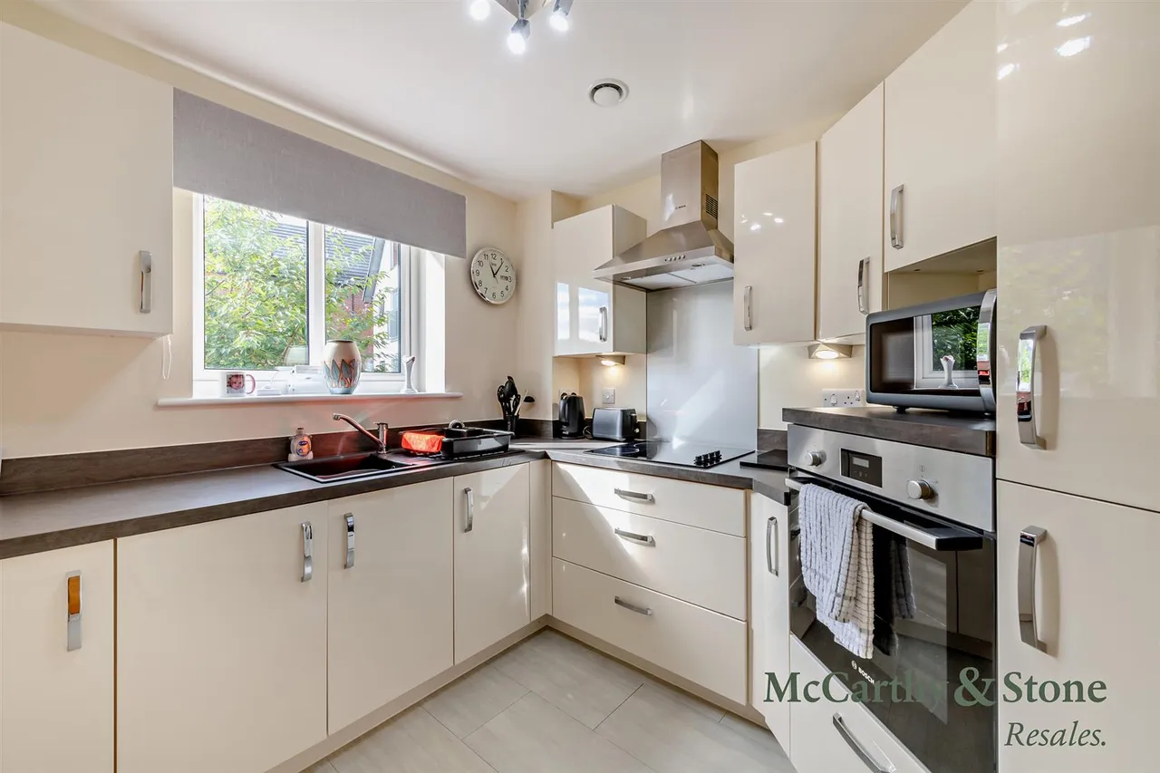 Burlington Gardens, Leyland, PR25, photo 6