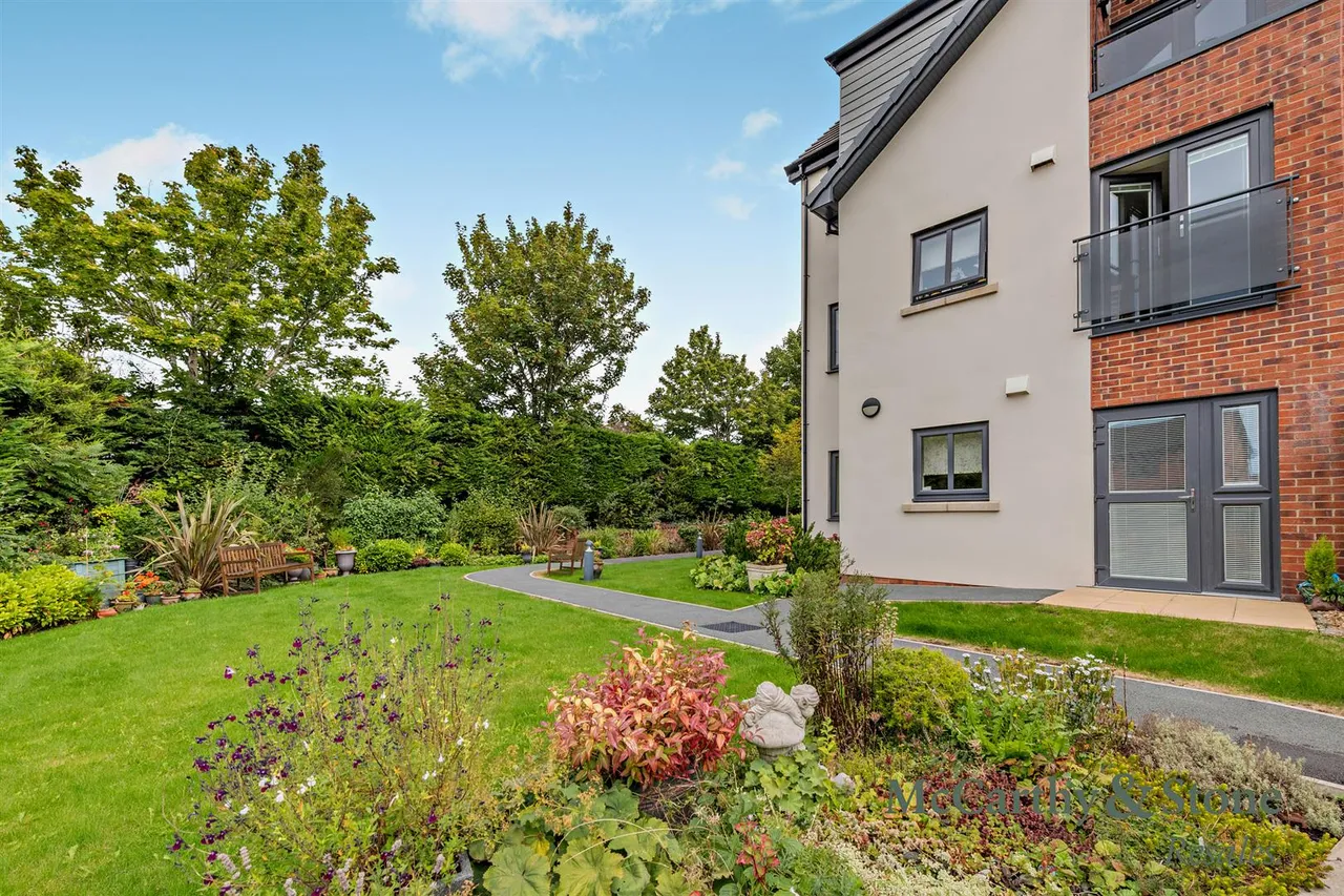 Burlington Gardens, Leyland, PR25, photo 14