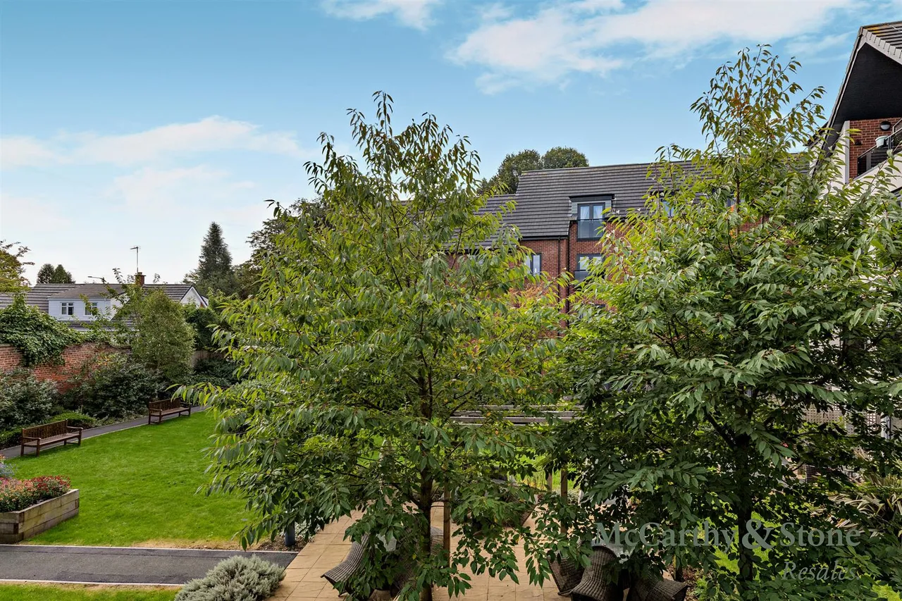 Burlington Gardens, Leyland, PR25, photo 16