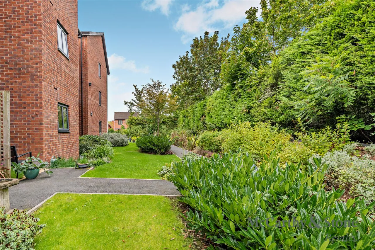 Burlington Gardens, Leyland, PR25, photo 15
