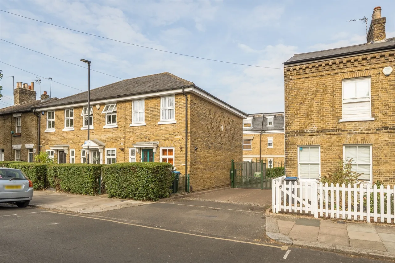 Frobisher Mews, Enfield, EN2, photo 3