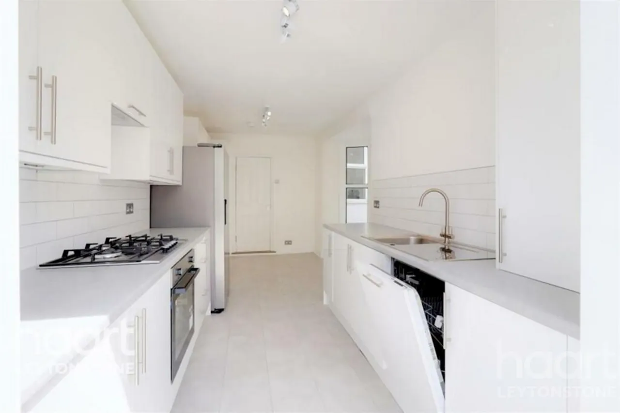 Grange Park Road, London, E10, photo 8
