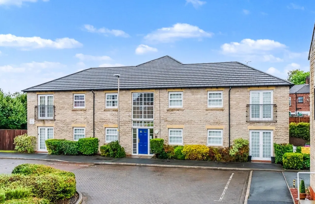 2 bed flat to rent — Redfield Croft, Leigh, Leigh, WN7 1EN