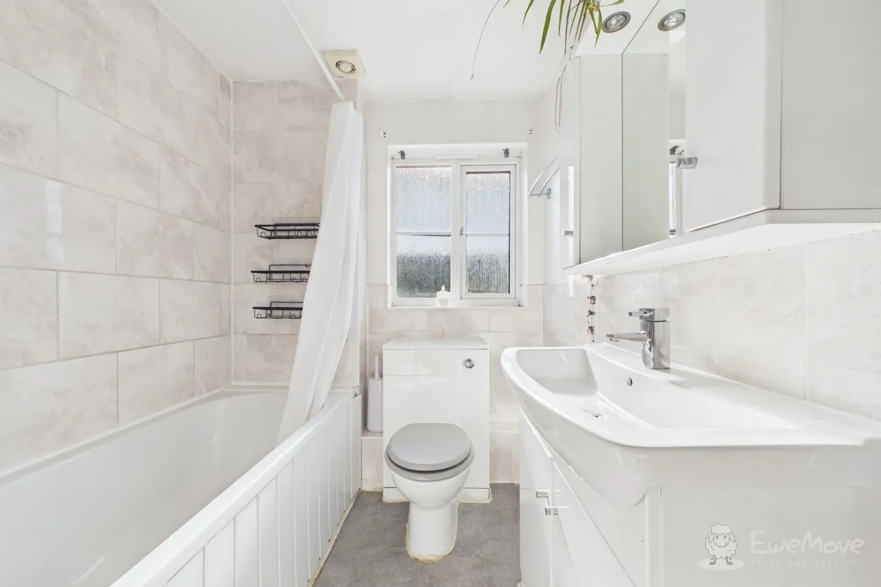 Bland Drive, Hawkinge, CT18, photo 10