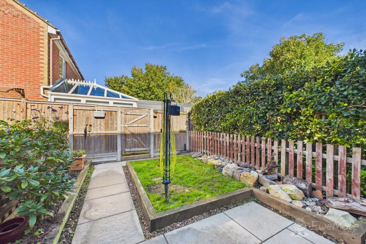 Bland Drive, Hawkinge, CT18, photo 12