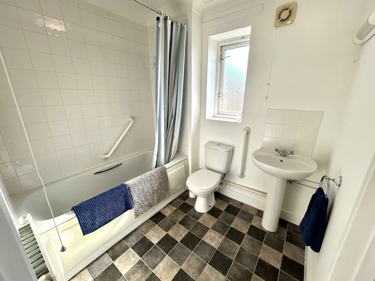 Pye Bridge End, MK10, photo 5