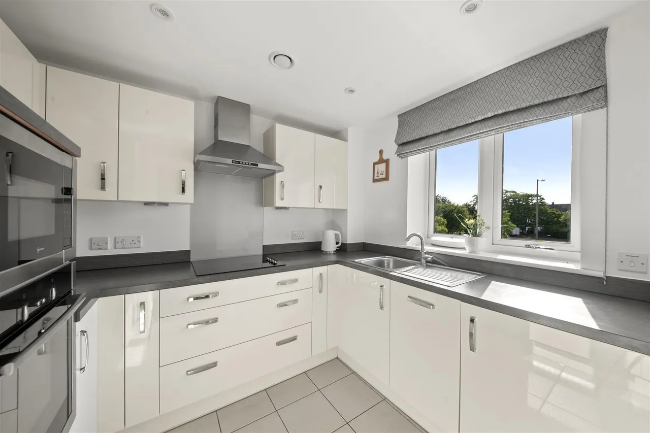 Moorfield Road, Denham, Uxbridge, photo 9