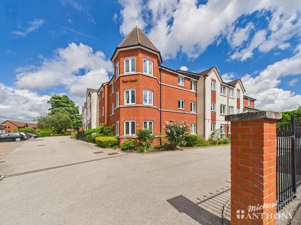2 bed flat for sale — Pearl Court, Croft Road, Aylesbury, HP21 7BY
