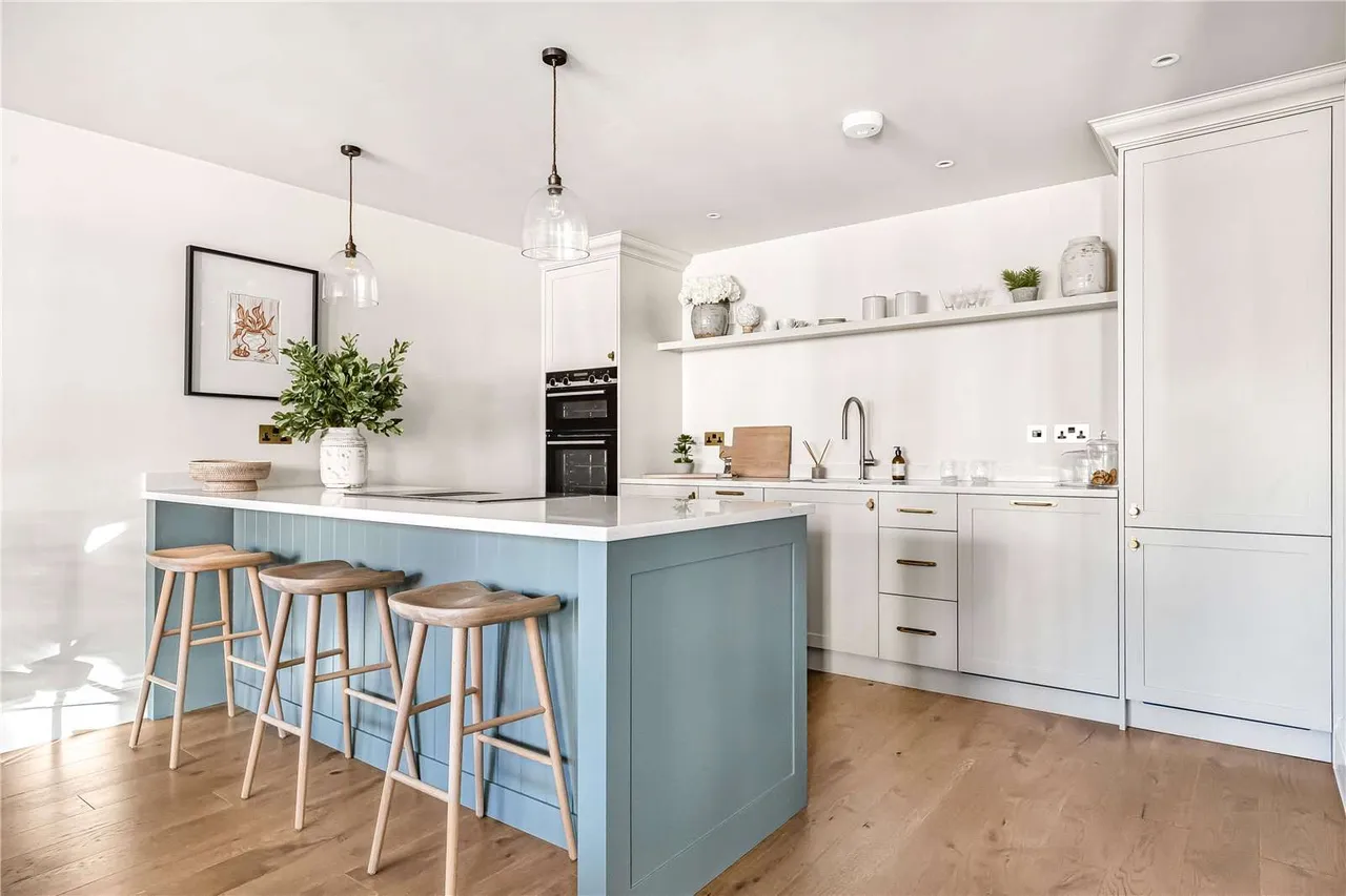 St Peters Mews, The Parade, Marlborough, Wiltshire, SN8 1FF, photo 6